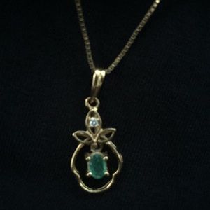 Vintage 1993 18K Apple Emerald Diamond pendant Necklace